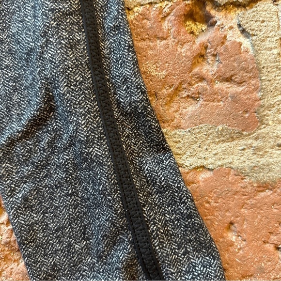 Lululemon Wunder Under Black Gray Herringbone Textured Leggings Women's size 2 - Picture 16 of 16